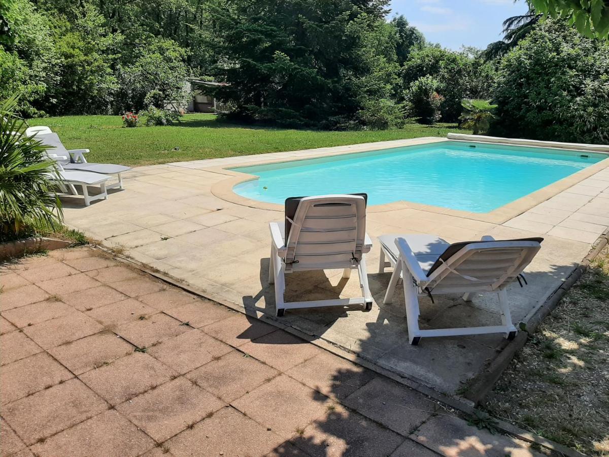 Gîte à la campagne avec piscine Biziat Exterior foto
